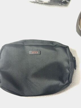 TUMI  Black Delta Travel  Accessory Bag Sz 7X5